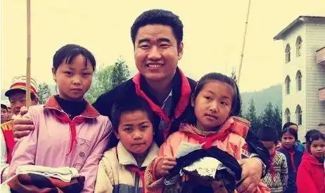 丛飞-100位新中国成立以来感动中国人物_歌手丛飞 感动中国人物 11年慈善捐助