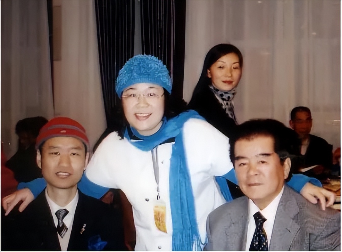 丛飞-100位新中国成立以来感动中国人物_丛飞 捐赠贫困儿童 义演助学基金会