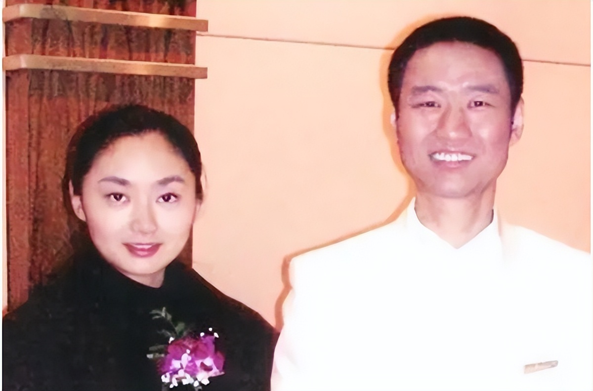 丛飞 捐赠贫困儿童 义演助学基金会_丛飞-100位新中国成立以来感动中国人物