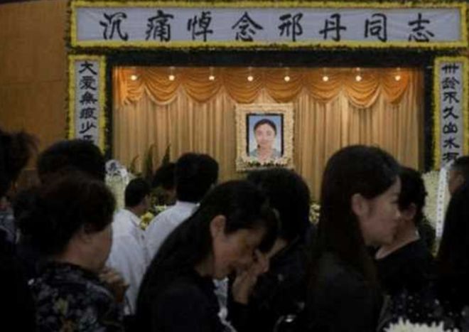 丛飞 慈善事业 纪念_丛飞-100位新中国成立以来感动中国人物