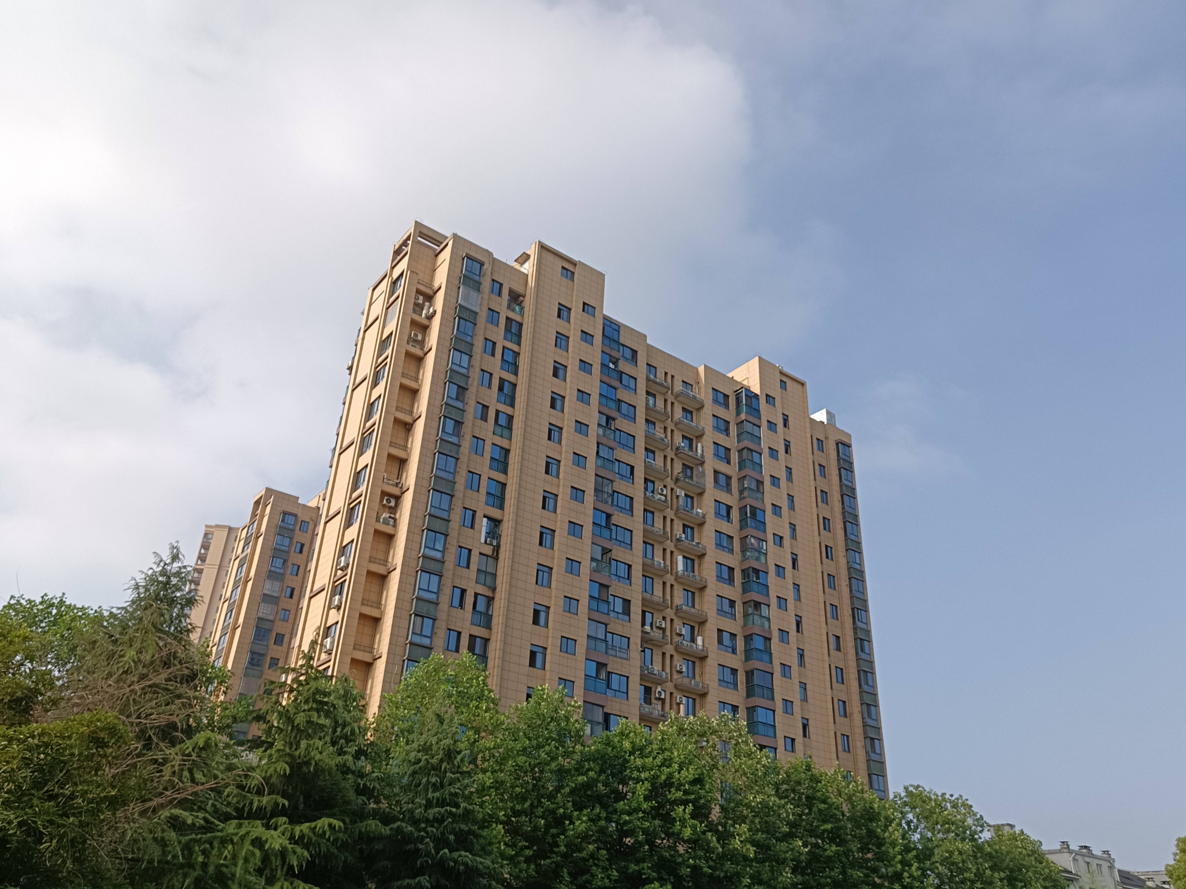 房价高地皮贵_地价高房价还会便宜吗_高地价之下不可避免的高房价